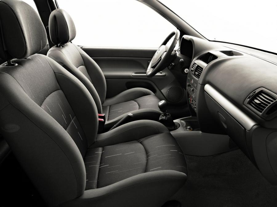  Renault Clio 3-Door 2001 года  (фото 39 из 58)